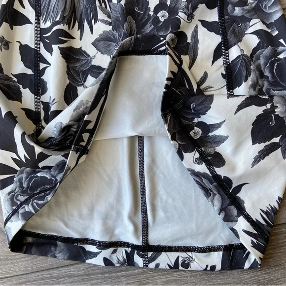 LULULEMON Aria Tank II Brisk Bloom Black White - Picture 11 of 14